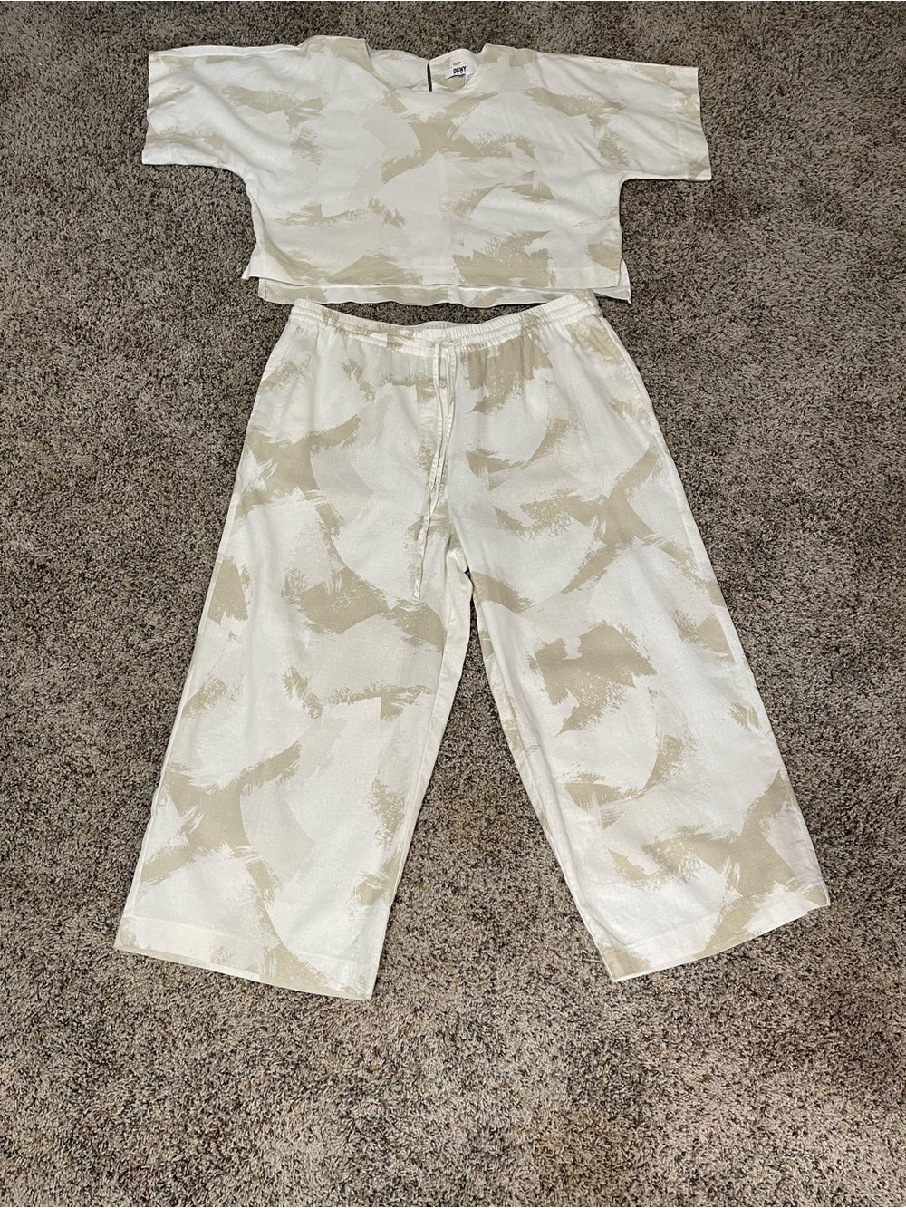 DKNY  Pure Neutral Brushstroke Crop Top & Crop Pant Set in Cream/ Khaki Like New